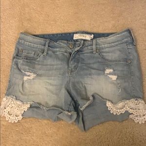 Super cute daisy duke Torrid shorts! Size 12